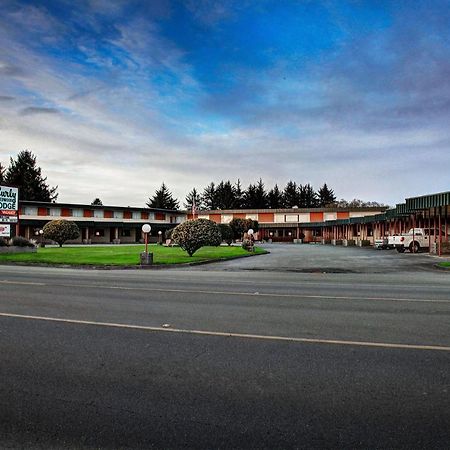 Curly Redwood Lodge Кресънт Сити Екстериор снимка