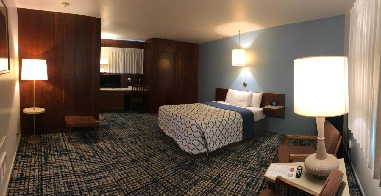 Curly Redwood Lodge Кресънт Сити Екстериор снимка