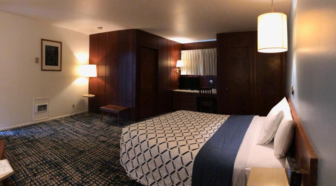 Curly Redwood Lodge Кресънт Сити Екстериор снимка