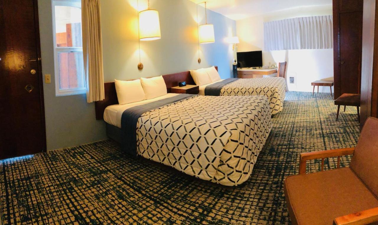 Curly Redwood Lodge Кресънт Сити Екстериор снимка